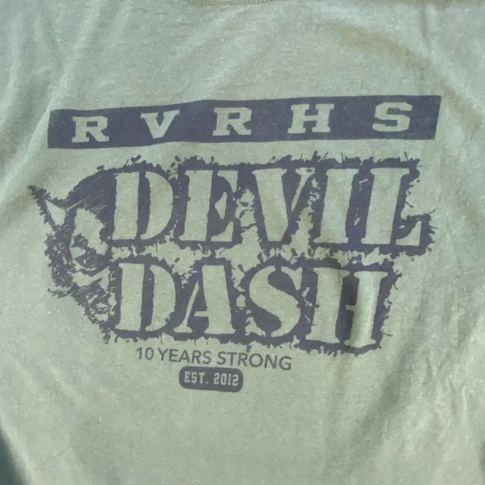 Gildan Men RVRHS Devil Dash Pat Tillman Foundation Graphic T-Shirt Olive Green L